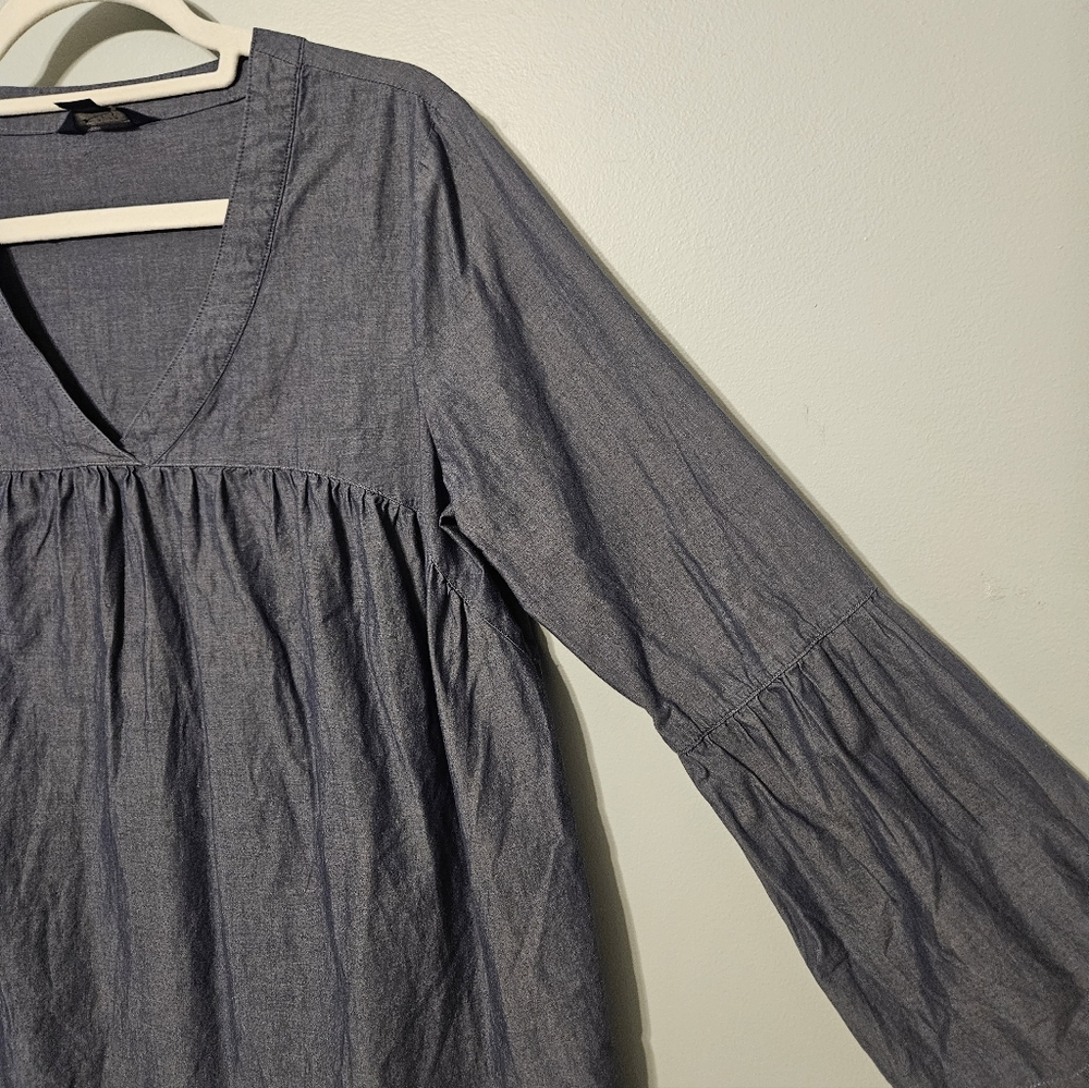 Chic Chambray V-Neck Blouse - Picture 5 of 8